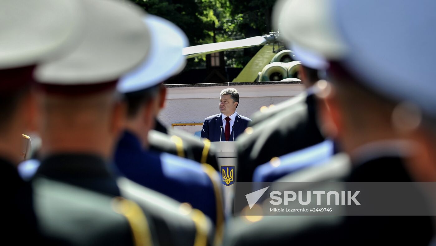 Petro Poroshenko attends graduation ceremony at National University of Defense of Ukraine