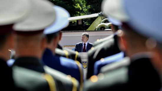 Petro Poroshenko attends graduation ceremony at National University of Defense of Ukraine