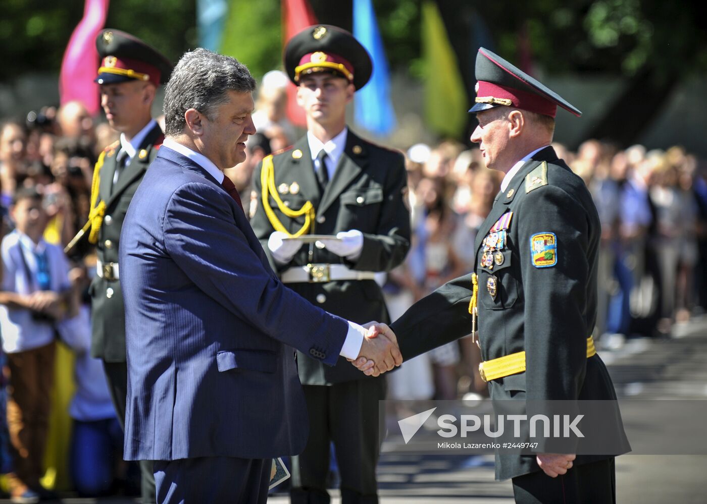 Petro Poroshenko attends graduation ceremony at National University of Defense of Ukraine