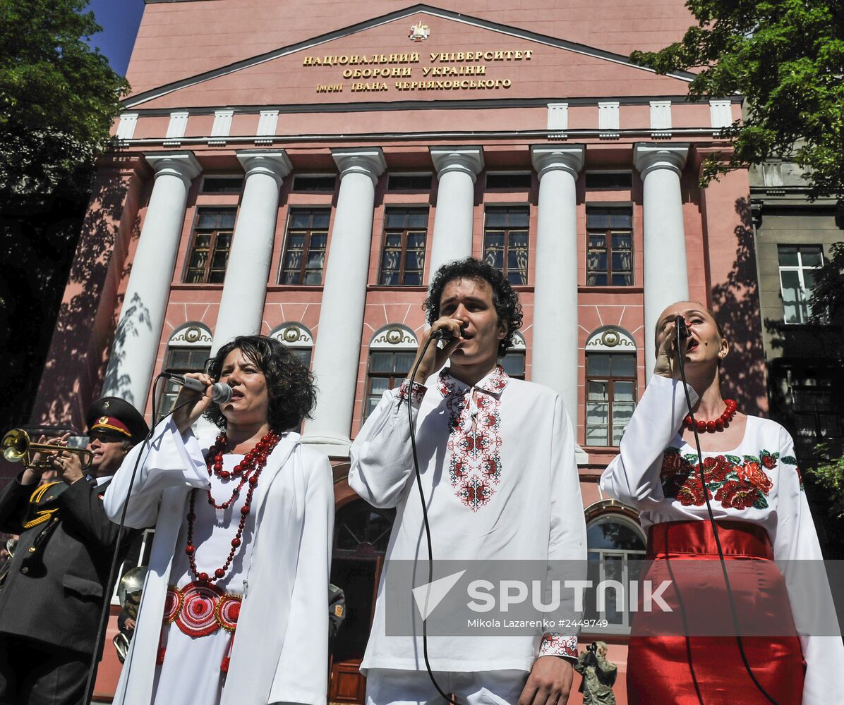 Petro Poroshenko attends graduation ceremony at National University of Defense of Ukraine