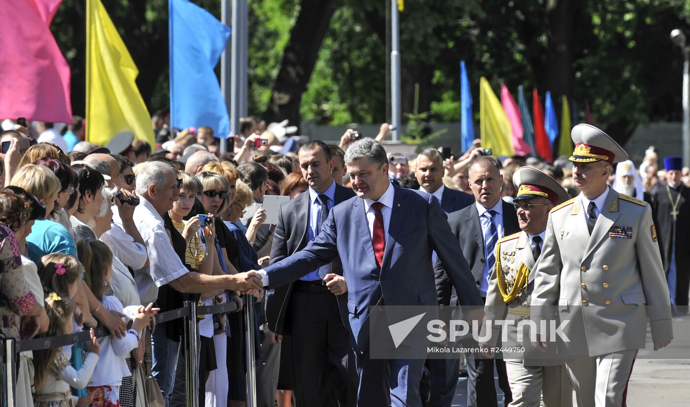 Petro Poroshenko attends graduation ceremony at National University of Defense of Ukraine