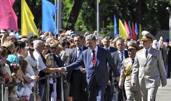 Petro Poroshenko attends graduation ceremony at National University of Defense of Ukraine