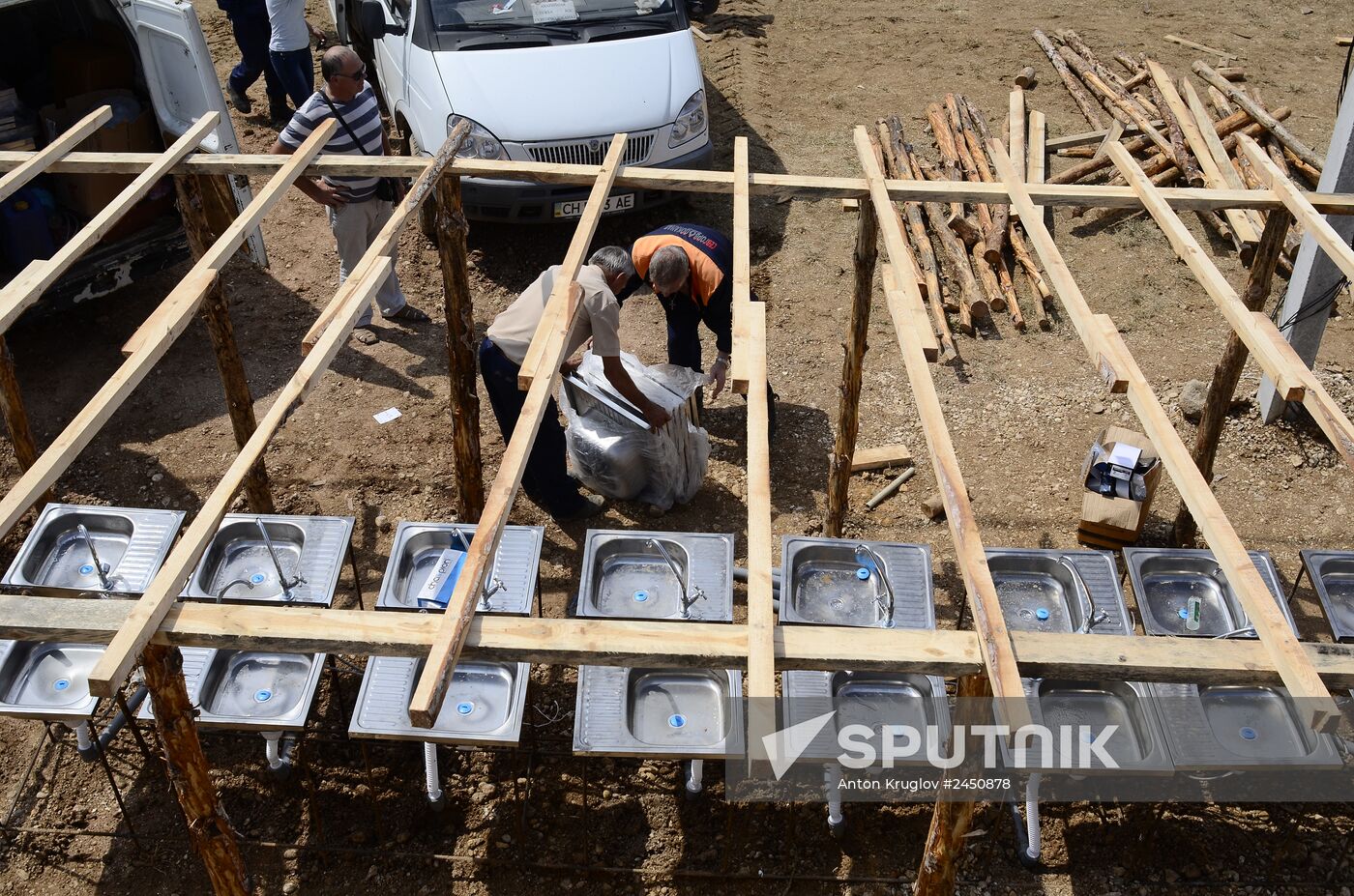 Camp for refugees from conflict in southeastern Ukraine built in Sevastopol