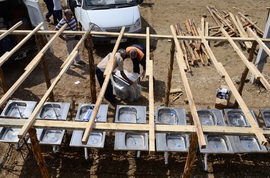 Camp for refugees from conflict in southeastern Ukraine built in Sevastopol