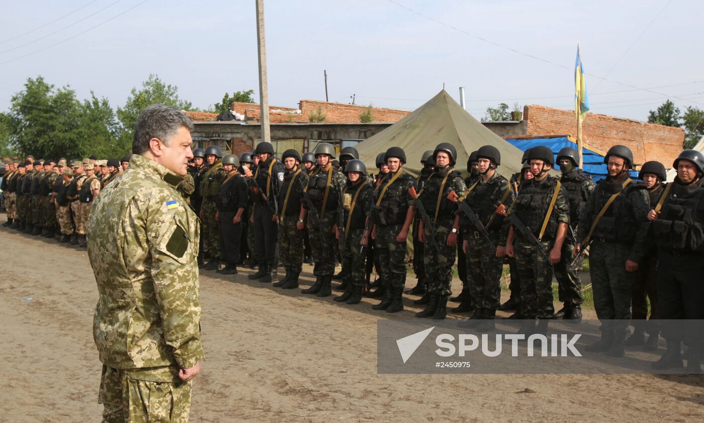 Ukraine's president Poroshenko visits National guard HQ in Donetsk Region
