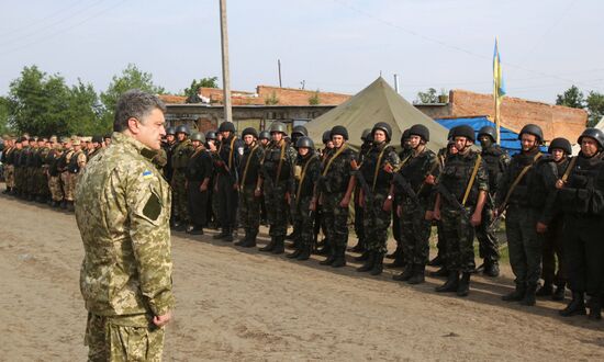 Ukraine's president Poroshenko visits National guard HQ in Donetsk Region