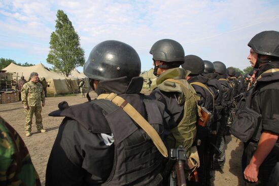Ukraine's president Poroshenko visits National guard HQ in Donetsk Region