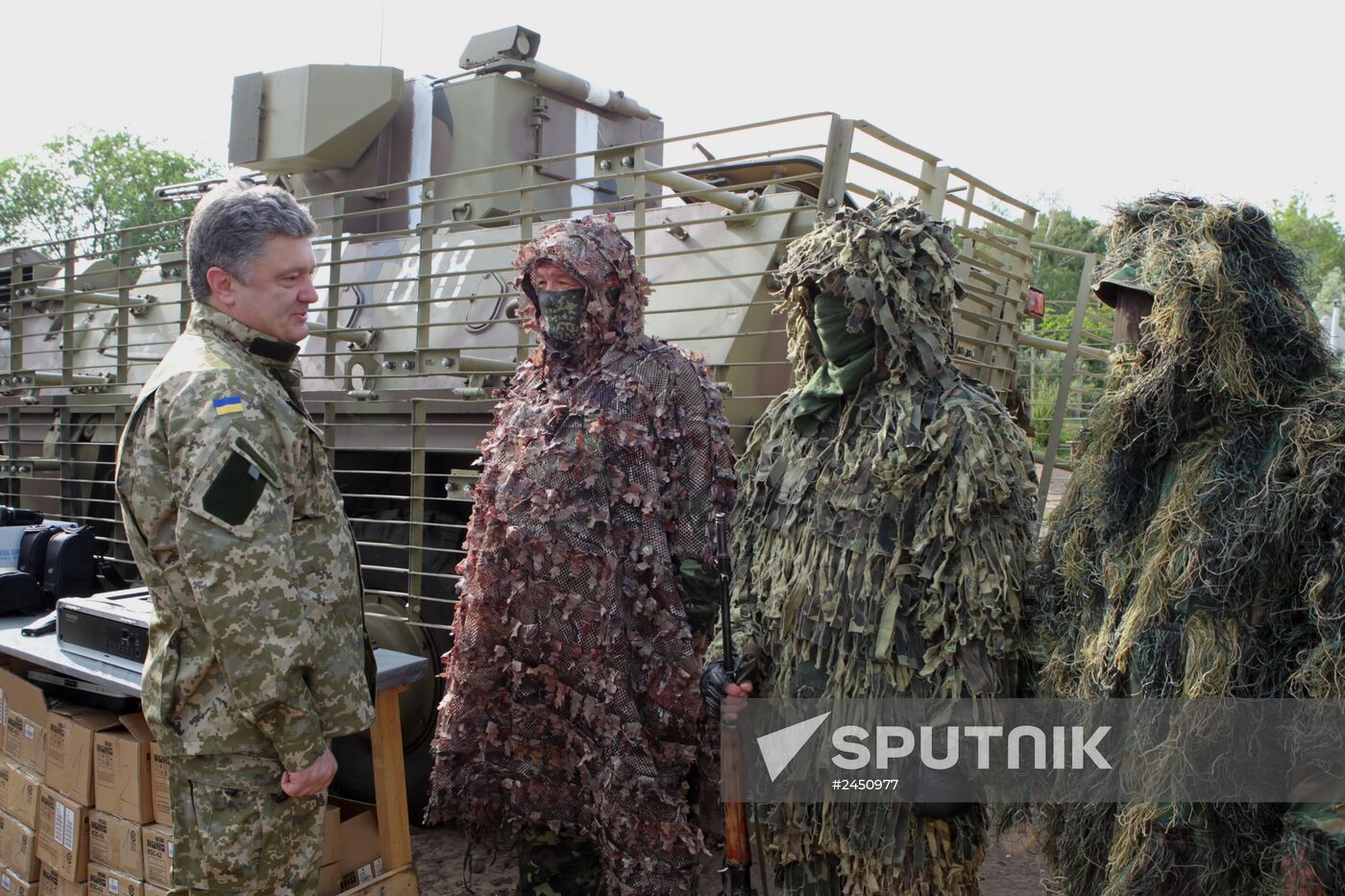 Ukraine's president Poroshenko visits National guard HQ in Donetsk Region