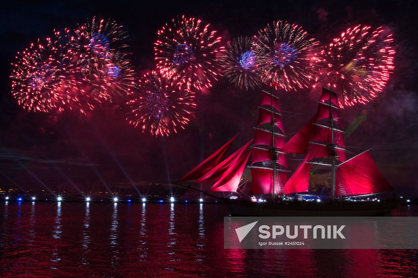 "Scarlet Sails" school graduates' party in St Petersburg