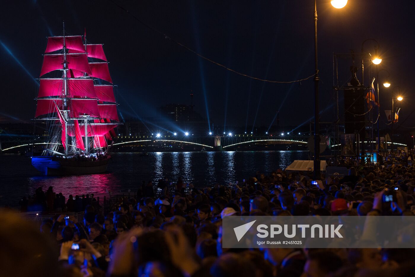 "Scarlet Sails" school graduates' party in St Petersburg