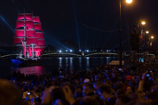"Scarlet Sails" school graduates' party in St Petersburg