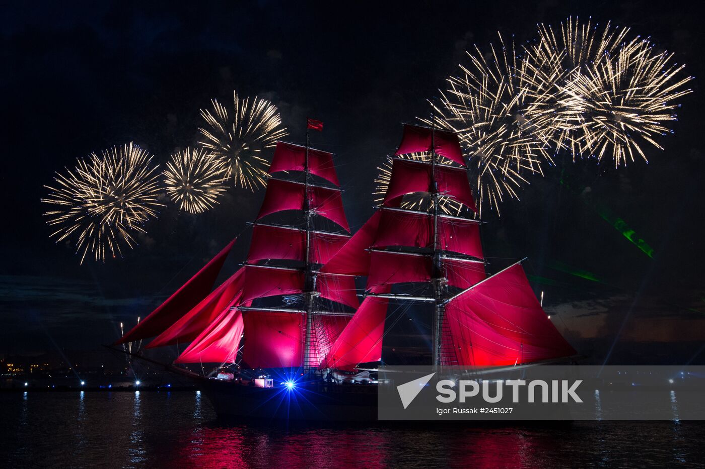 "Scarlet Sails" school graduates' party in St Petersburg