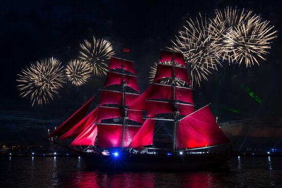 "Scarlet Sails" school graduates' party in St Petersburg