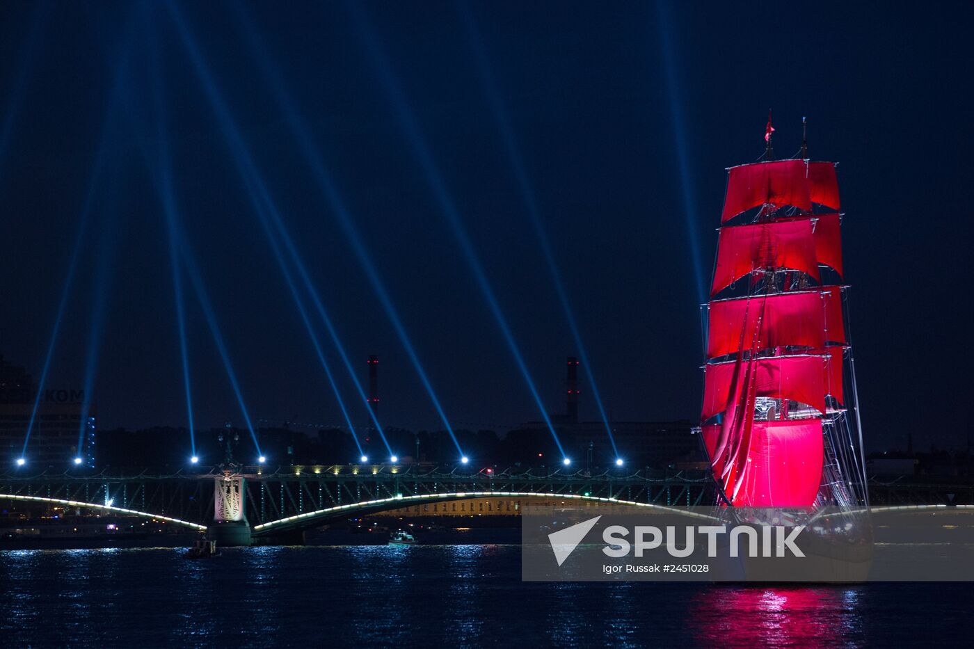 "Scarlet Sails" school graduates' party in St Petersburg