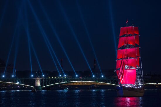 "Scarlet Sails" school graduates' party in St Petersburg