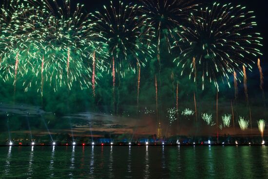 "Scarlet Sails" school graduates' party in St Petersburg