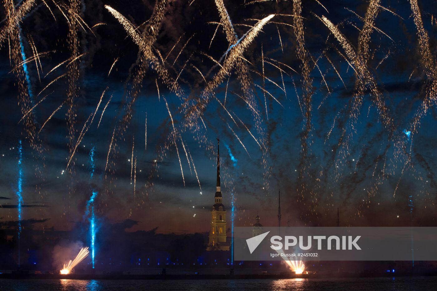"Scarlet Sails" school graduates' party in St Petersburg