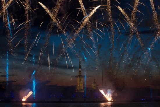 "Scarlet Sails" school graduates' party in St Petersburg