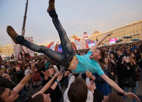 "Scarlet Sails" school graduates' party in St Petersburg