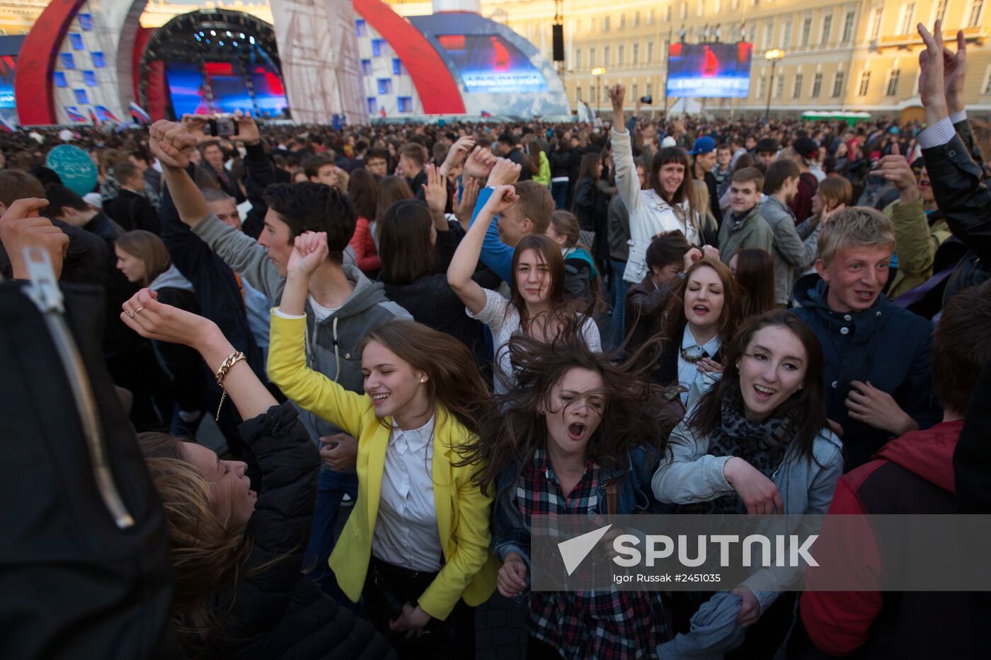 "Scarlet Sails" school graduates' party in St Petersburg