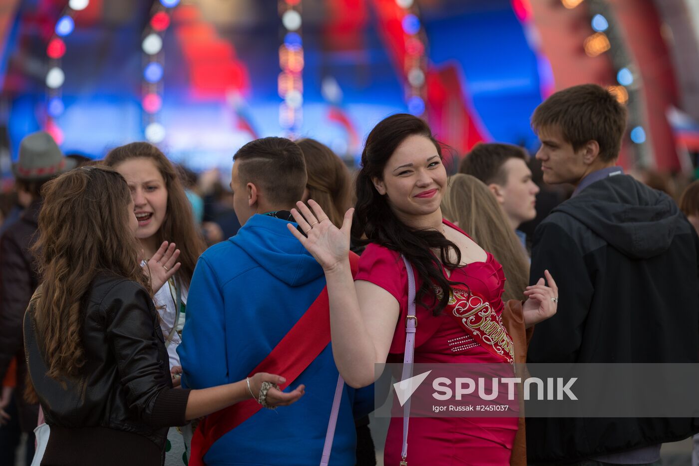 "Scarlet Sails" school graduates' party in St Petersburg