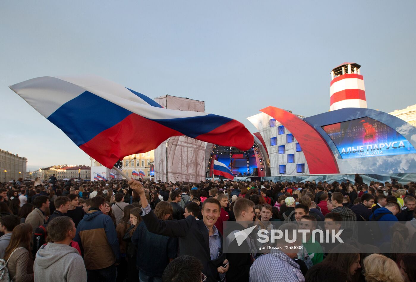"Scarlet Sails" school graduates' party in St Petersburg