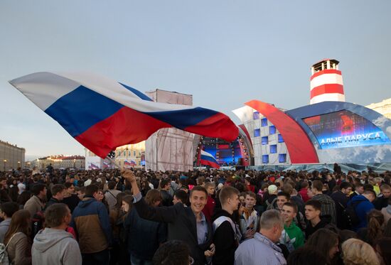 "Scarlet Sails" school graduates' party in St Petersburg