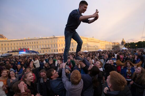 "Scarlet Sails" school graduates' party in St Petersburg