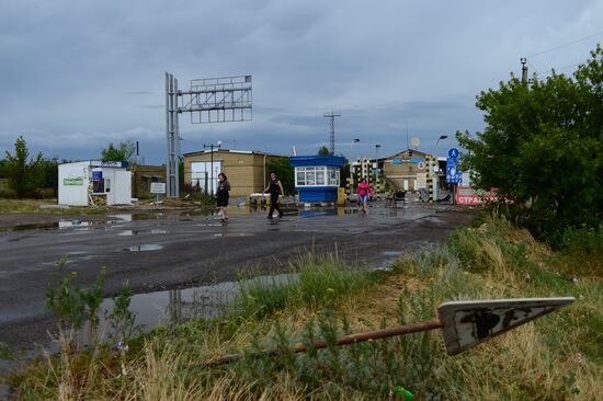 Izvarino border crossing point after shelling