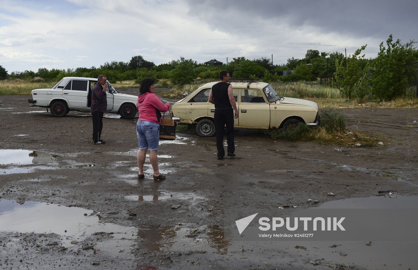 Izvarino border crossing point after shelling