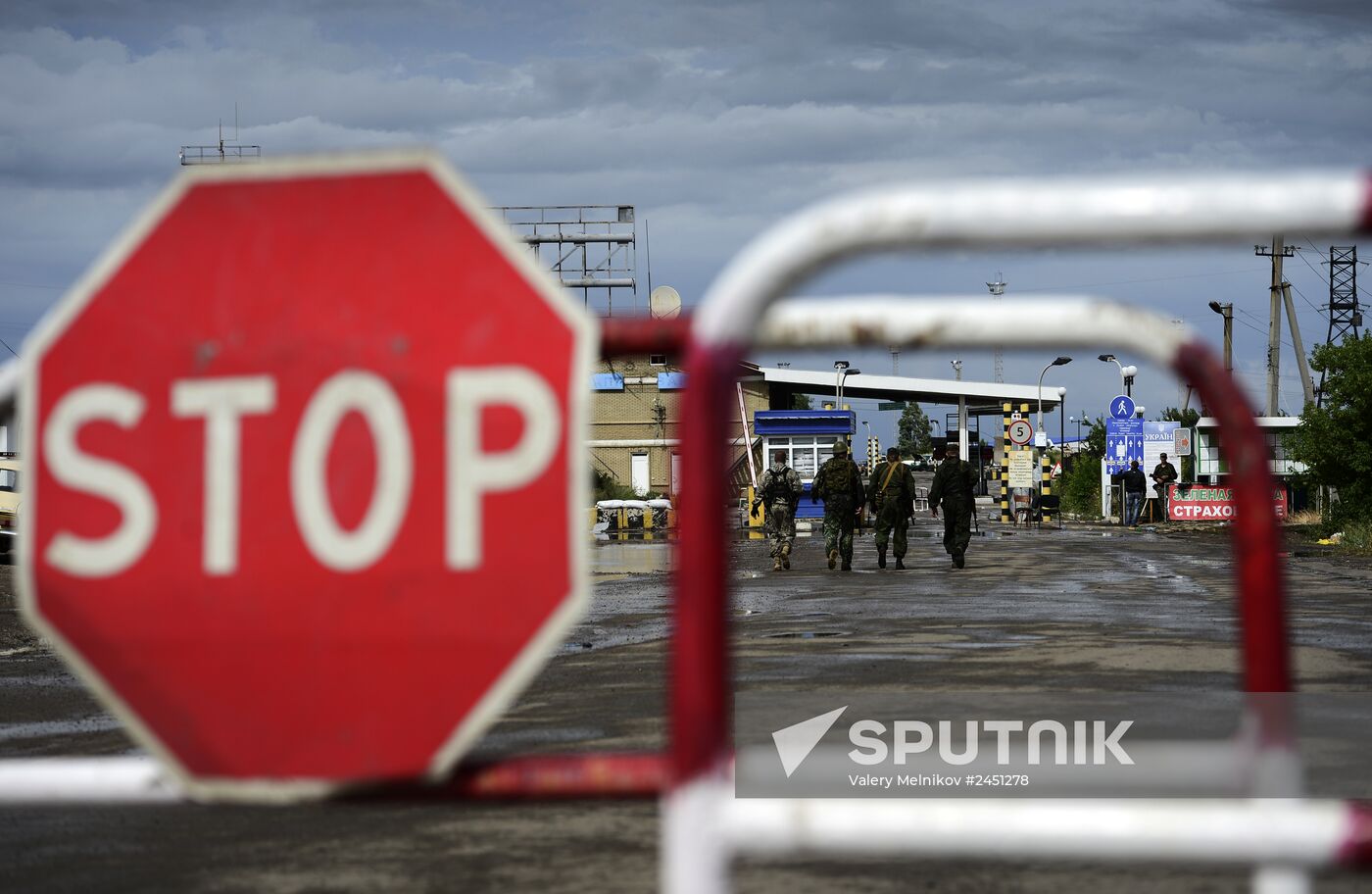 Izvarino border crossing point after shelling
