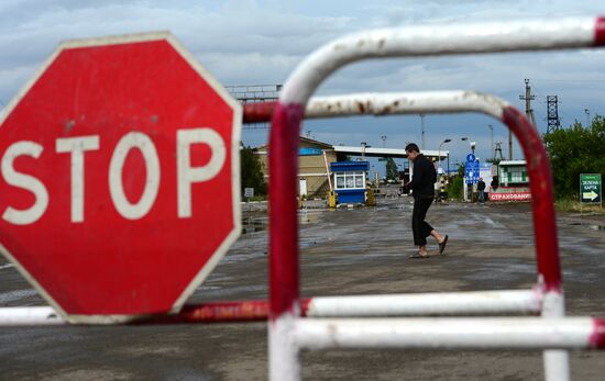 Izvarino border crossing point after shelling
