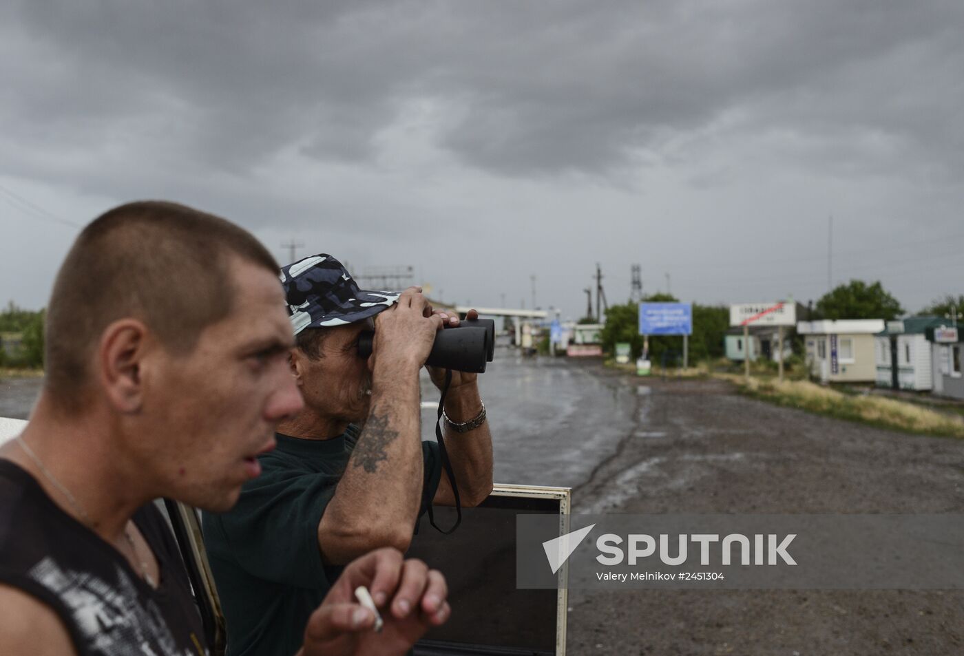 Izvarino border crossing point after shelling