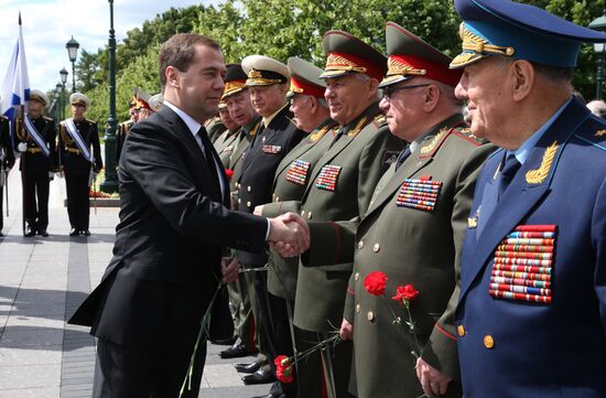 Vladimir Putin and Dmitry Medvedev lay flowers at Tomb of Unknown Soldier near Kremlin Wall