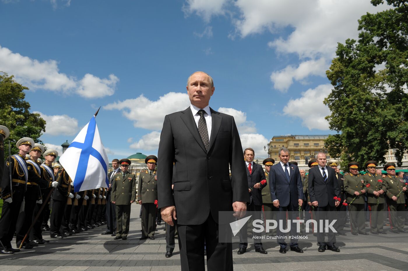 Vladimir Putin and Dmitry Medvedev lay flowers at Tomb of Unknown Soldier near Kremlin Wall