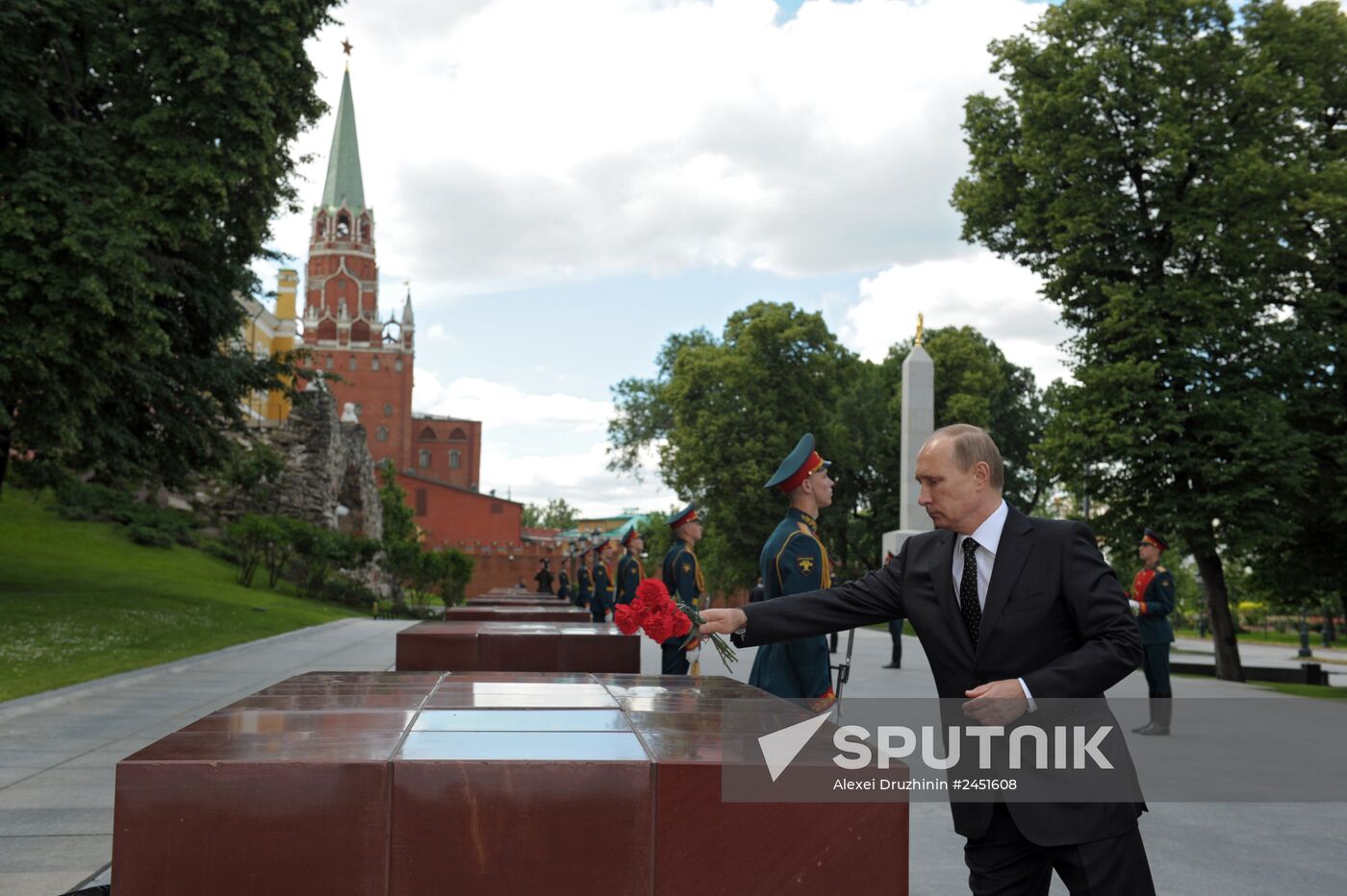 Vladimir Putin and Dmitry Medvedev lay flowers at Tomb of Unknown Soldier near Kremlin Wall