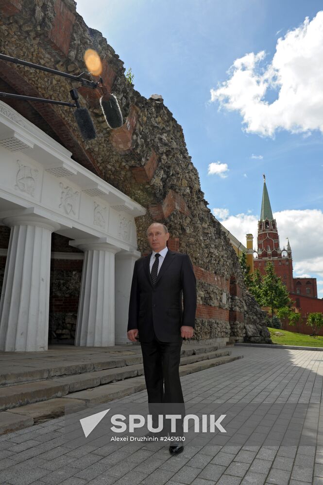 Vladimir Putin and Dmitry Medvedev lay flowers at Tomb of Unknown Soldier near Kremlin Wall