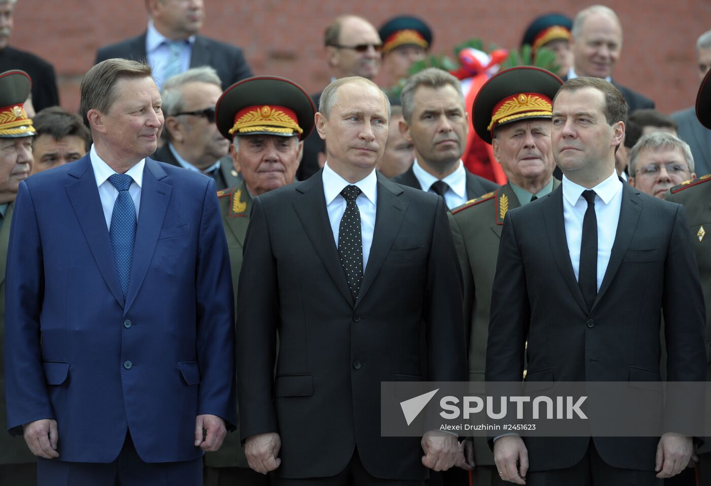 Vladimir Putin and Dmitry Medvedev lay flowers at Tomb of Unknown Soldier near Kremlin Wall