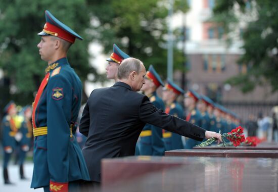 Vladimir Putin and Dmitry Medvedev lay flowers at Tomb of Unknown Soldier near Kremlin Wall