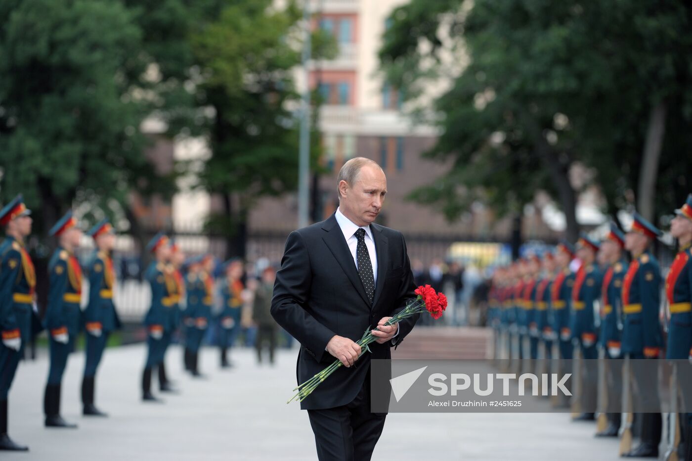 Vladimir Putin and Dmitry Medvedev lay flowers at Tomb of Unknown Soldier near Kremlin Wall