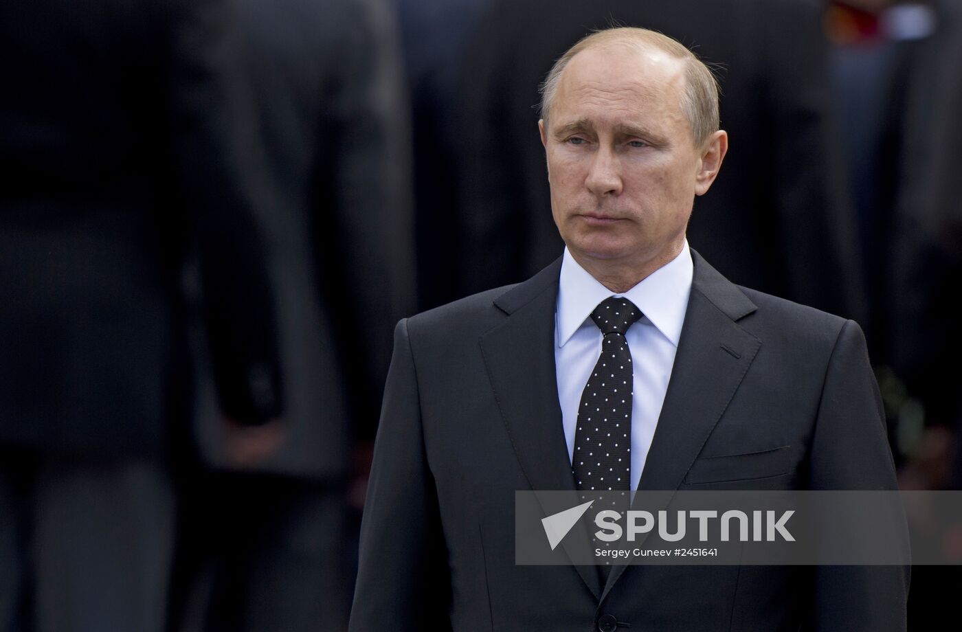 Vladimir Putin and Dmitry Medvedev lay flowers at Tomb of Unknown Soldier near Kremlin Wall
