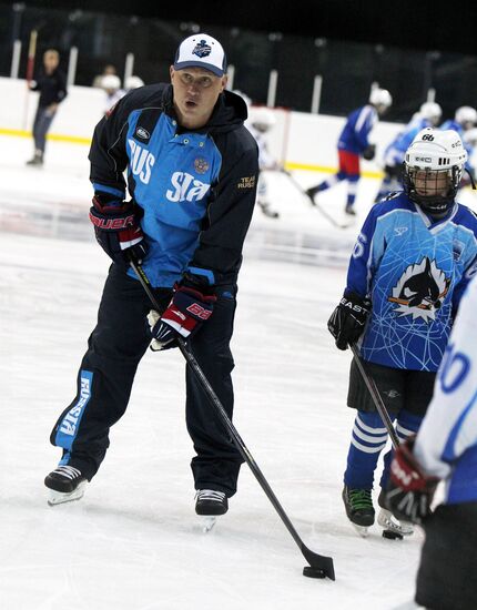 Hockey class conducted for children in Vladivostok