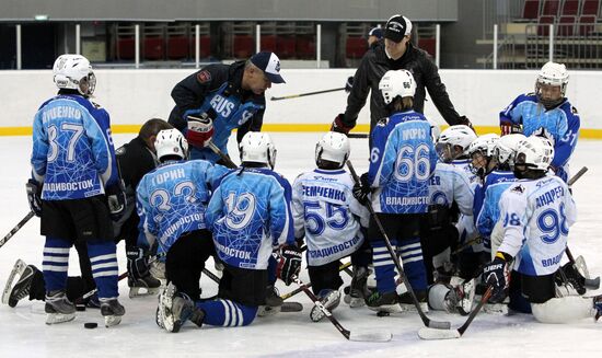 Hockey class conducted for children in Vladivostok