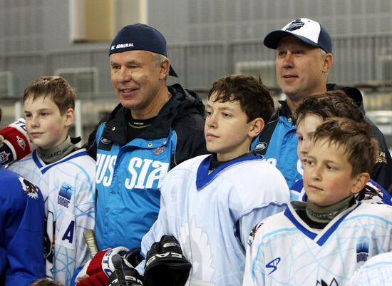 Hockey class conducted for children in Vladivostok