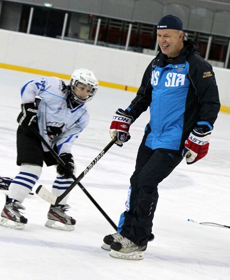 Hockey class conducted for children in Vladivostok
