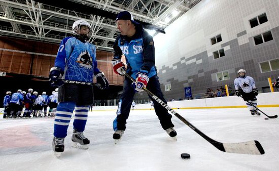 Hockey class conducted for children in Vladivostok