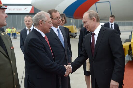 Vladimir Putin pays official visit to Austria