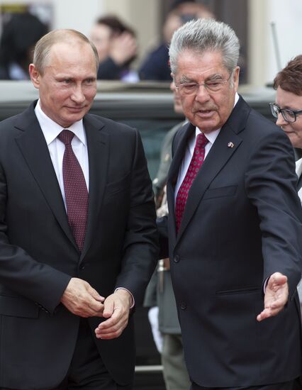 Vladimir Putin pays official visit to Austria