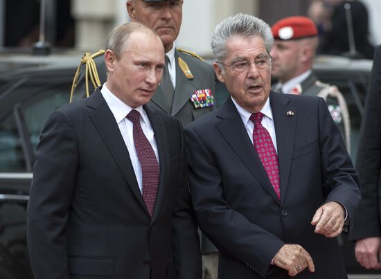 Vladimir Putin pays official visit to Austria