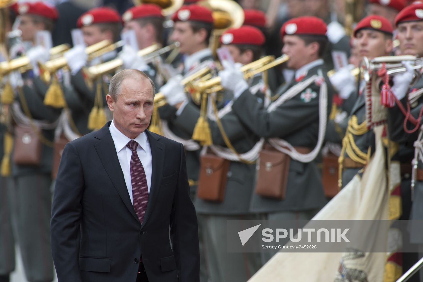 Vladimir Putin pays official visit to Austria